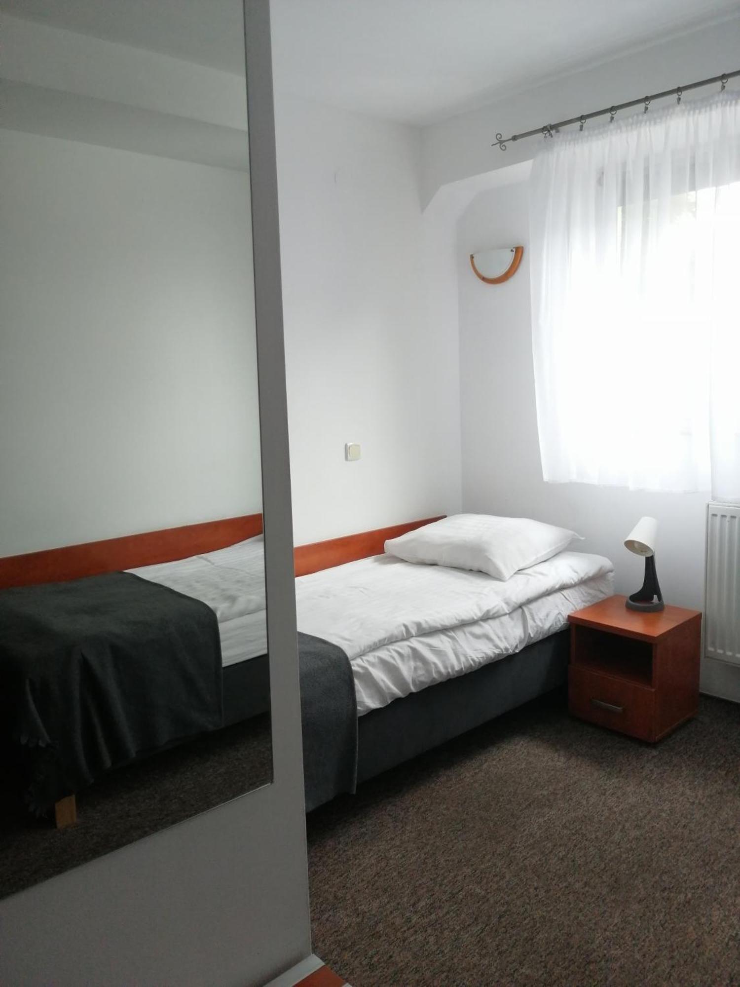 Hotel Dabrowiak Домброва-Гурнича Экстерьер фото